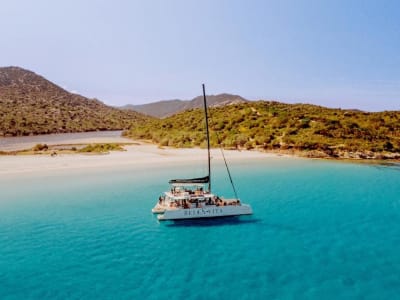 Excursión en catamarán al desierto de Agriates y Cap Corse desde Saint-Florent