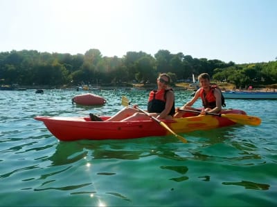 Excursión privada en kayak de mar a las cuevas de Pula con snorkel