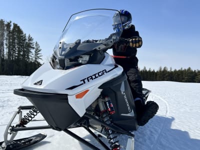 Excursión guiada en moto de nieve eléctrica por el Bas-Saguenay desde L'Anse-Saint-Jean
