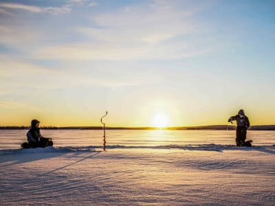 Excursión de pesca en hielo desde Levi