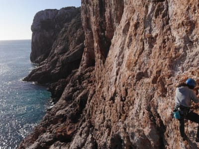 Initiation to rock climbing in Sagres near Lagos