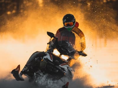 Safari en motoneige pour adultes à Saariselkä