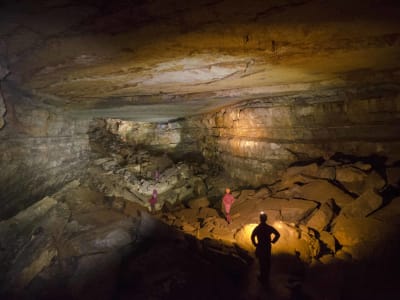 Spéléologie dans la grotte de Castelbouc dans les gorges du Tarn