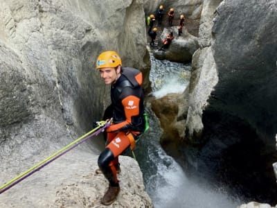 Entdeckung des Canyoning in den kanadischen Rockies im Heart Creek Canyon, in der Nähe von Banff