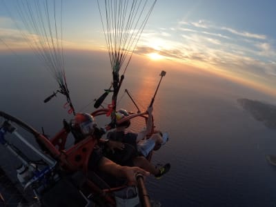 Vuelo biplaza en paramotor sobre la playa de Kontogialos en Corfú