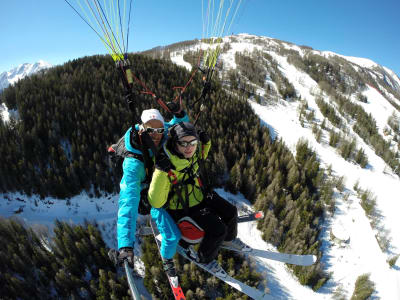 Winter tandem paragliding in Pra Loup