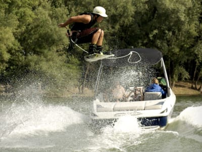 Wakeboarding boat session in Bordeaux