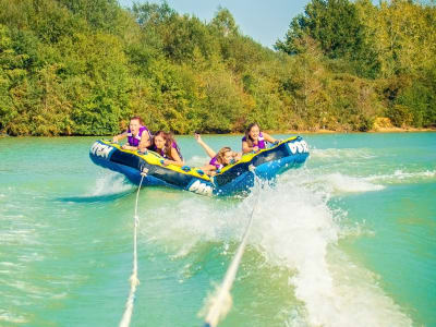 Tubing en el Espace Quilly, cerca de Nantes