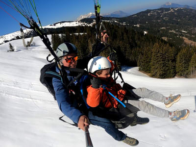 Baptême de parapente en hiver à Samoëns