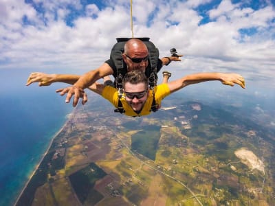 Salto en tándem desde 4000 metros sobre Roma