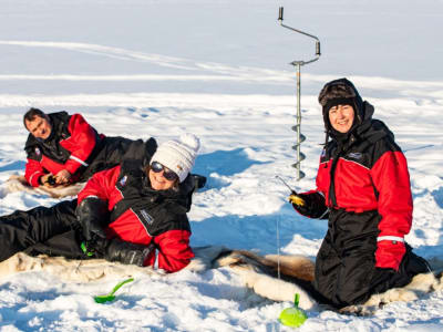 Pesca en hielo y excursión en moto de nieve desde Kilpisjärvi en Enontekiö