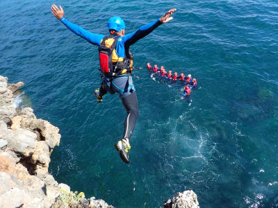 Coasteering & Speedboat-Tour im Arrabida-Naturpark bei Lissabon