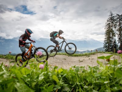 Curso de iniciación a la bicicleta de montaña cerca de Innsbruck, en los Alpes