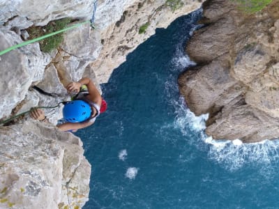 Escalada privada desde Cala Montgó en L' Escala, Costa Brava