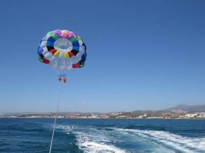 Vuelo de Parasailing en Estepona, cerca de Marbella