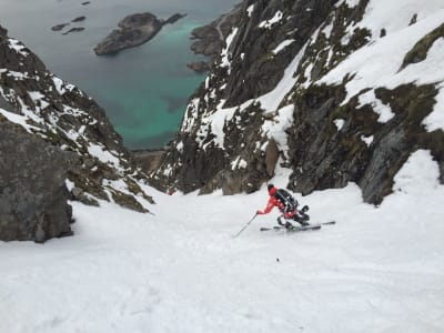 Backcountry skiing day trip in Alpe d'Huez