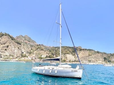 Excursión matinal en barco desde Catania con brunch siciliano