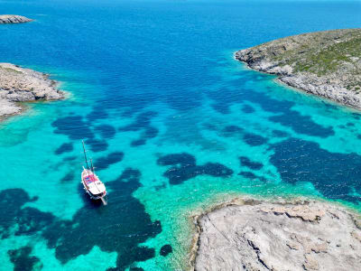 Boat Cruise to Antiparos, Despotiko & Blue Lagoon from Paros