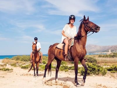 Excursión matinal a caballo en Paros