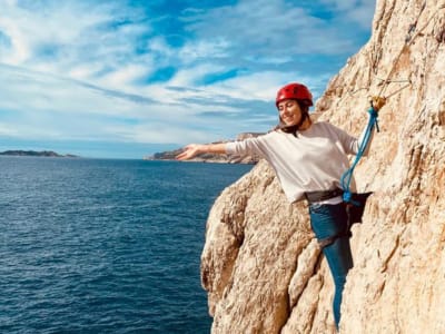 Vía ferrata en la Calanque de Sormiou, cerca de Marsella