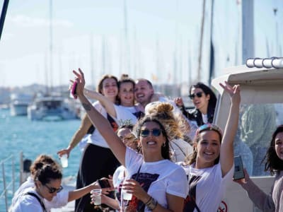 Fiesta en Catamarán por la Bahía de Valencia