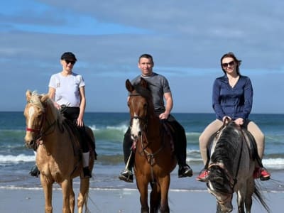 Paseo a caballo al atardecer en Taghazout, cerca de Agadir