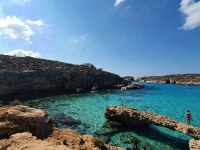 Excursión en barco al atardecer a la Laguna Azul de la isla de Comino