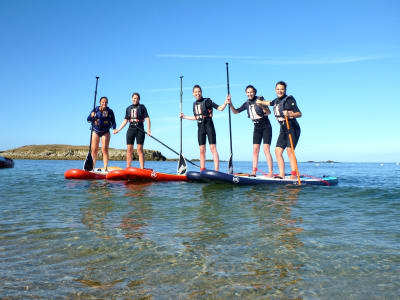 Excursión en Stand-up Paddle en Saint-Pierre-Quiberon en Morbihan, Bretaña