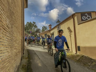 Excursion historique en E-bike à la carrière de marbre rouge de Cottanello au départ de Casperia