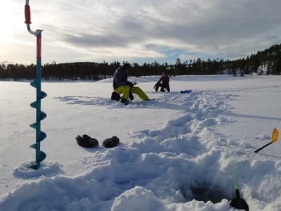 Excursión de pesca en hielo en Ivalo