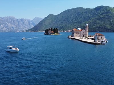 Excursión en barco a Nuestra Señora de las Rocas y Cueva Azul desde Kotor, Montenegro