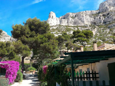 Guided tour on electric mountain bike in the calanque of Sormiou near Marseille