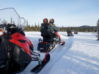 Excursion en motoneige et pêche sur glace au départ de Kiruna