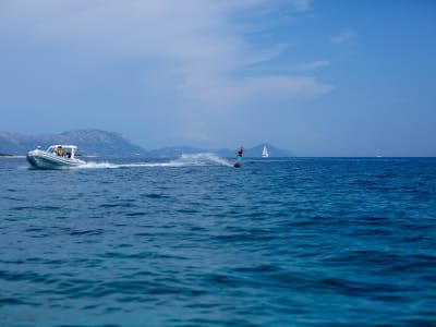 Cours de wakeboard près de Lumbarda, Croatie