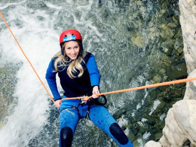 Excursion de canyoning au canyon de Nefeli à partir de Megalo Papigko