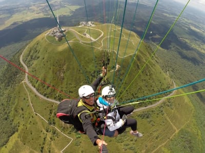 Parapente biplaza cerca de Clermont-Ferrand