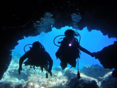 Paquetes de buceo para buceadores certificados cerca de Protaras