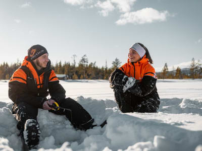 Expérience de pêche sur glace dans l'Arctique à Saariselkä