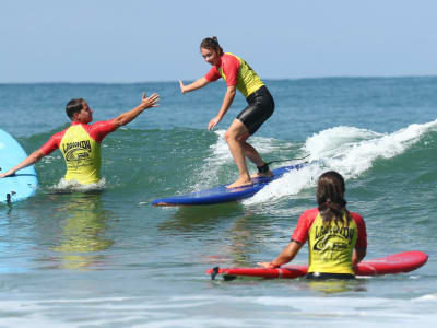 Gruppenunterricht im Surfen in Biarritz, Baskenland