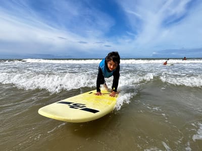 Lección de descubrimiento del surf en Saint-Hilaire-de-Riez, cerca de Challans en Vendée