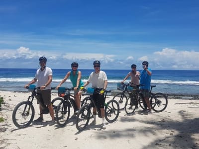 Alquiler de bicicletas eléctricas de montaña en Huahine, Polinesia Francesa