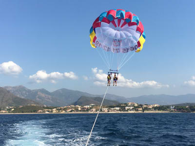 Parasailing im Golf von Saint-Florent, Haute-Corse