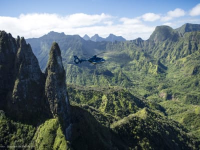 Hubschrauberflug über Tahiti