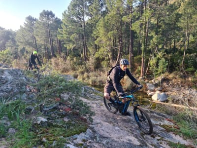 Paseo en bicicleta eléctrica de montaña por el río Oso, cerca de Porto Vecchio