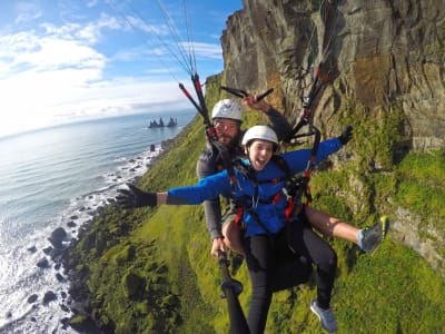 Vuelo en parapente biplaza sobre Vík í Myrdal