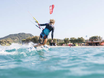 Cursos de kitesurf para principiantes e intermedios en Kremasti, Rodas