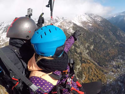 Vuelo en parapente biplaza desde los Alpes, cerca de Turín