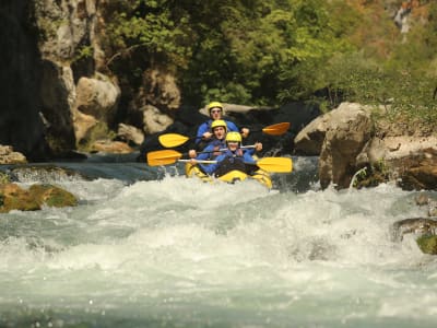 Rafting, salto de acantilados y aventura con cuerdas en el río Cetina, cerca de Omis