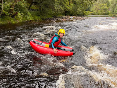 River Bugging en el río Leven, en Kinlochleven, cerca de Fort William