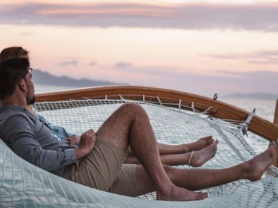 Crucero al atardecer en Bora Bora, Polinesia Francesa